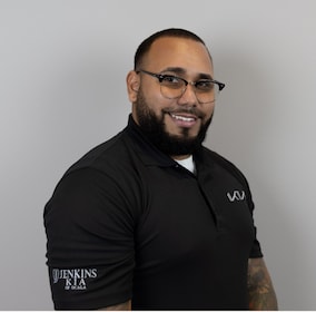 Staff member Nate Diaz from ID_d061dd6be0c3