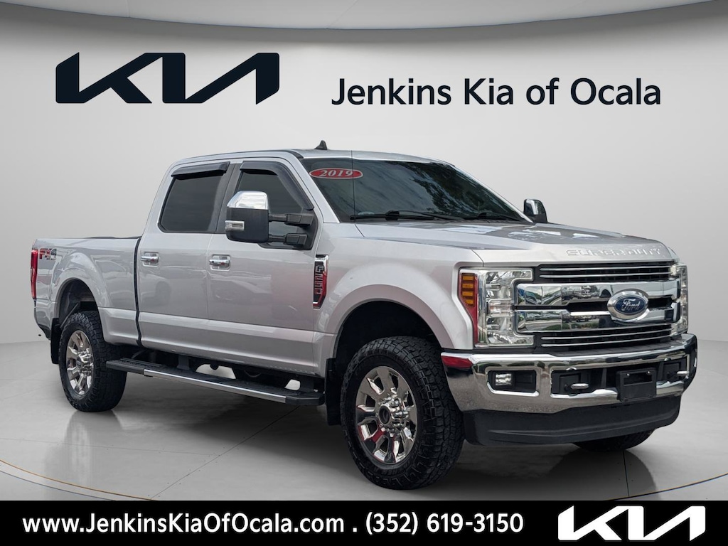 Used 2019 Ford F-250 LARIAT Truck Crew Cab