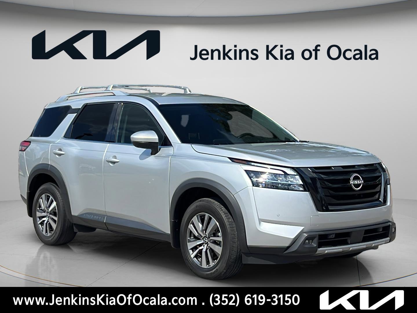 2023 Nissan Pathfinder SL 4WD's photo