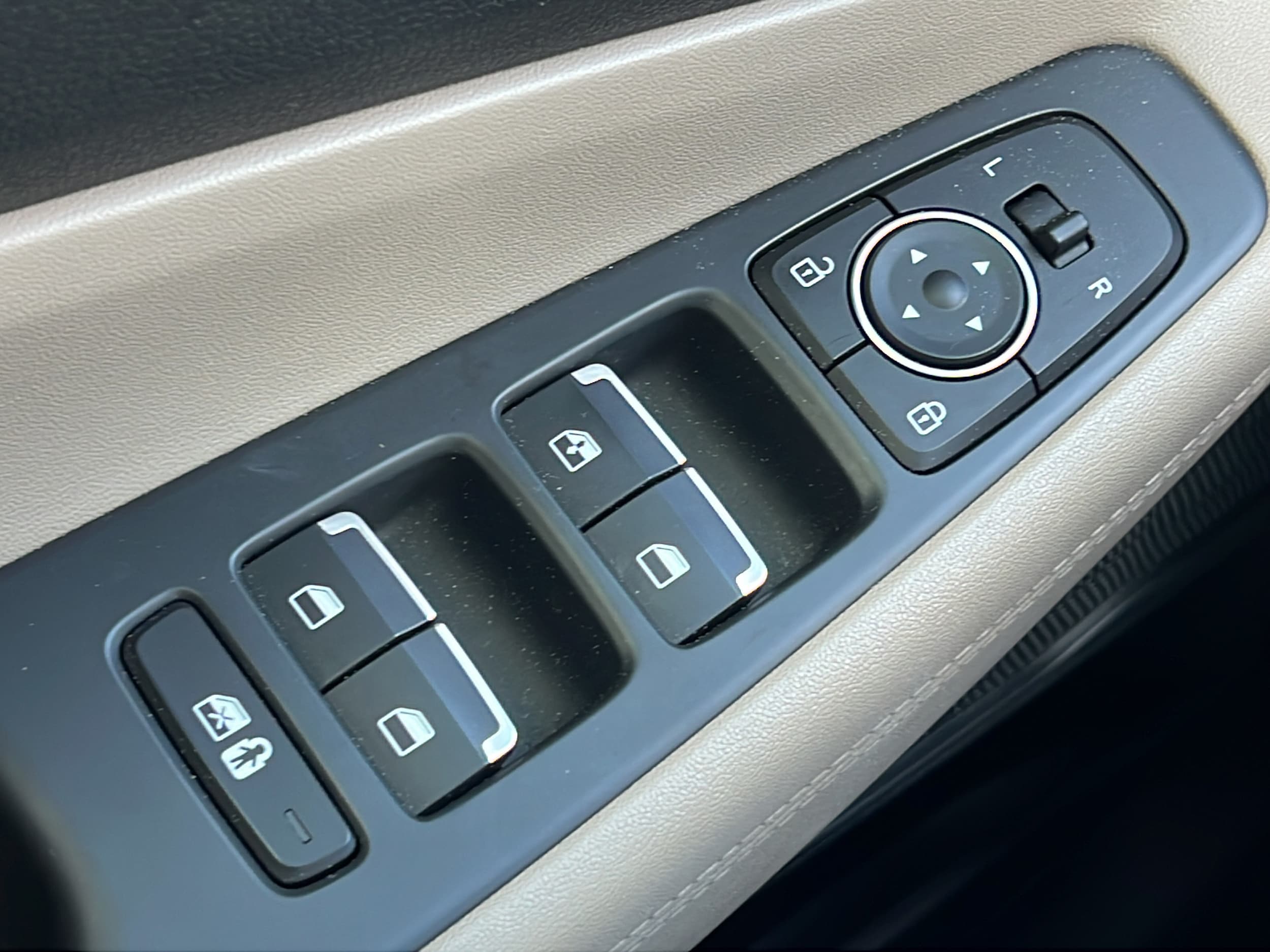 2023 Hyundai Santa Fe SE - Photo 25