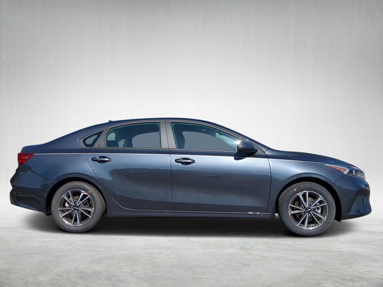 2023 Kia Forte LXS photo 2