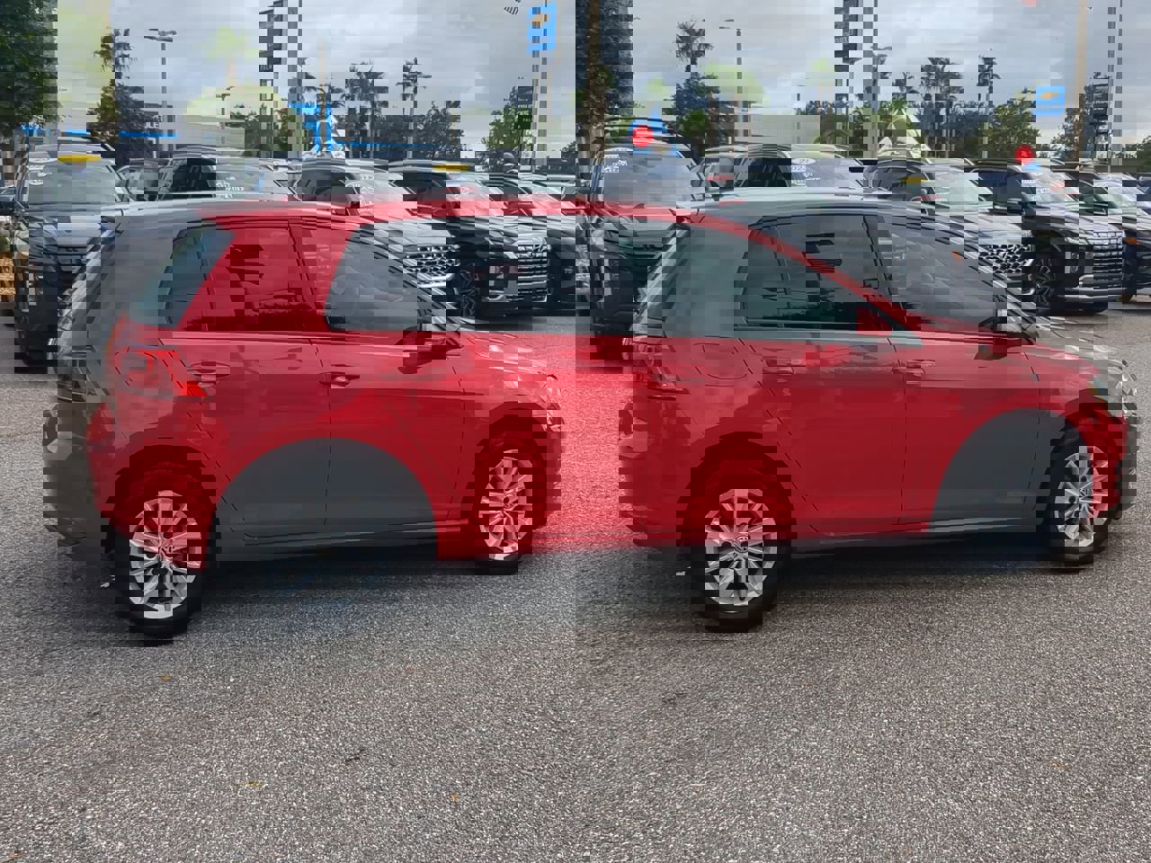 2017 Volkswagen Golf S photo 4