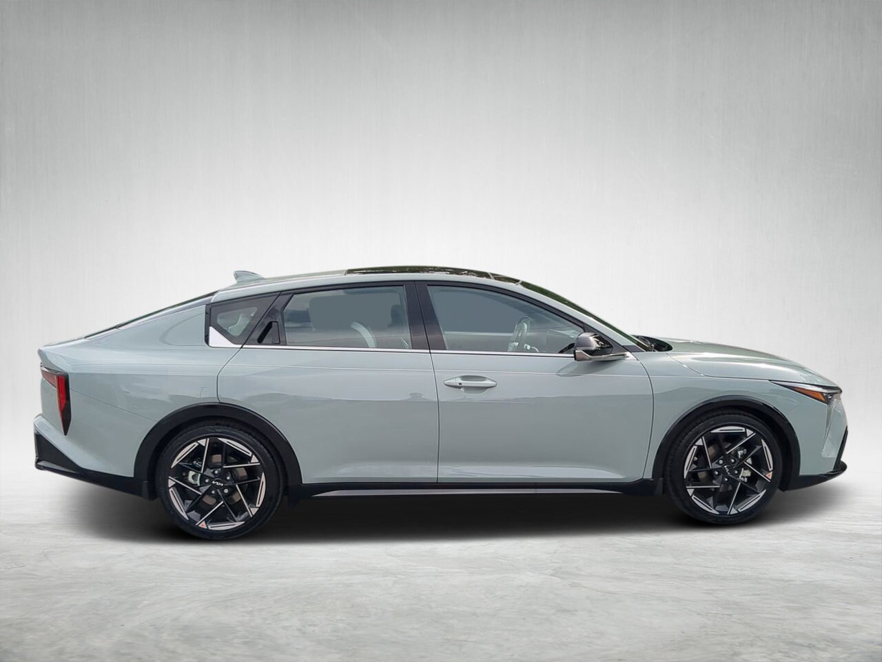 2025 Kia K4 GT-Line photo 2