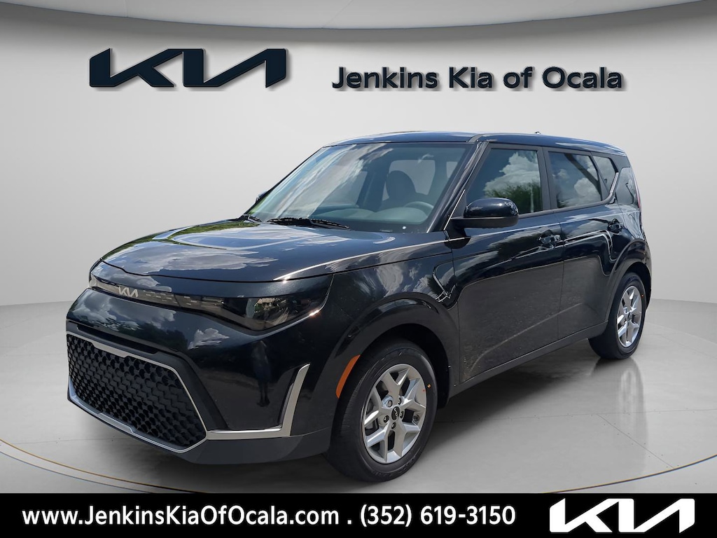 New 2025 Kia Soul LX Hatchback