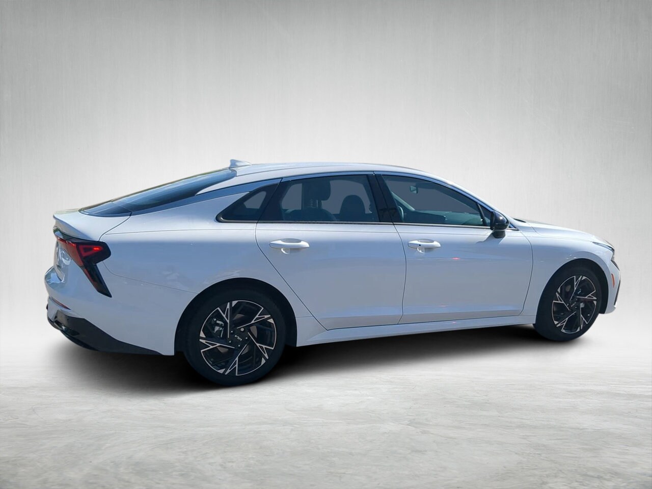 2025 Kia K5 GT-Line photo 3