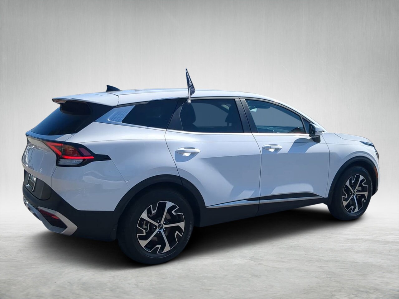 2025 Kia Sportage EX photo 2