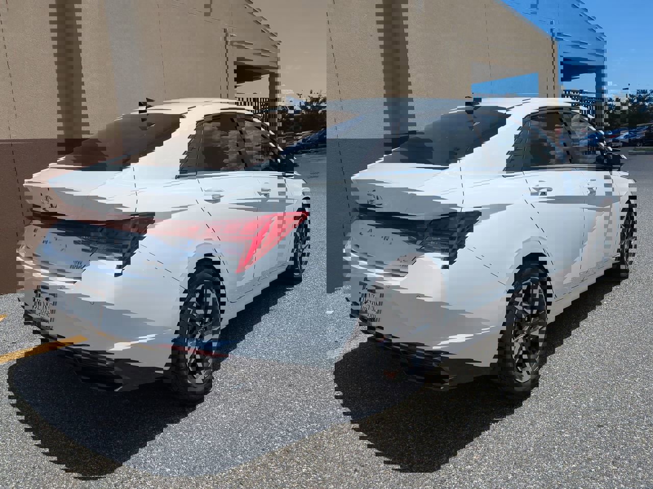 2023 Hyundai Elantra Limited photo 4