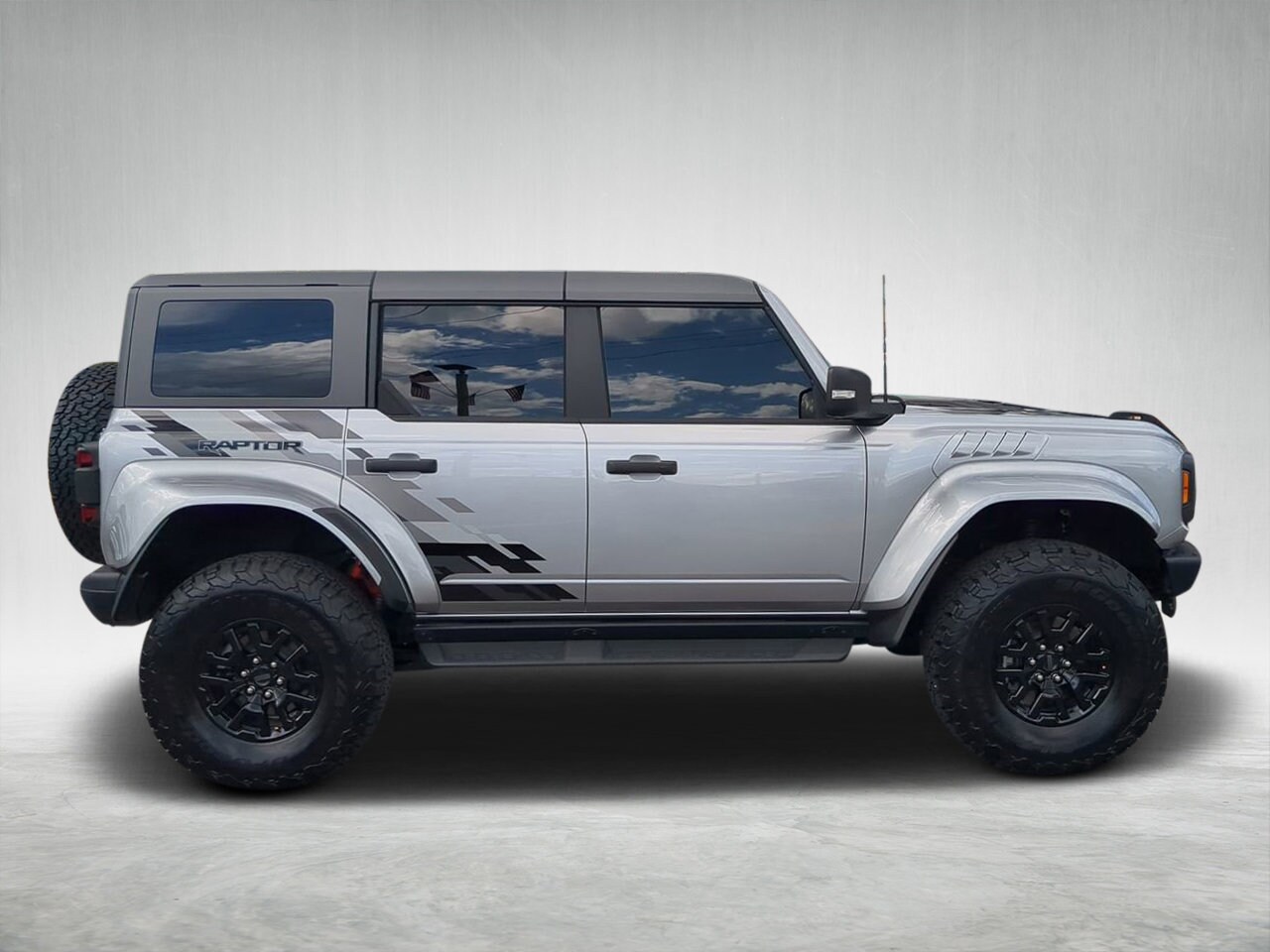 2024 Ford Bronco Raptor photo 2