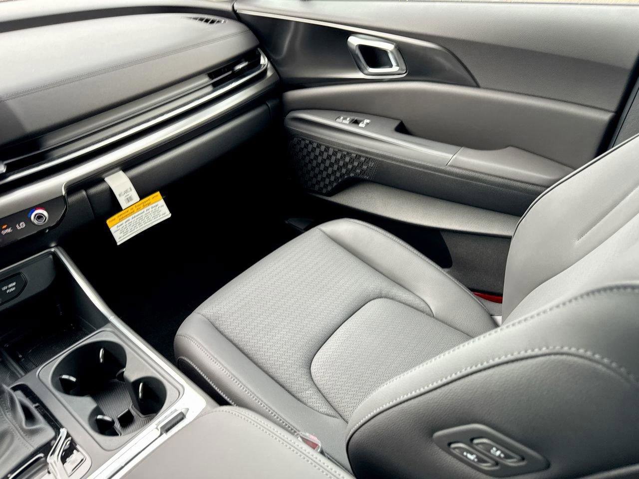 2025 Kia Carnival SX Prestige - Photo 18