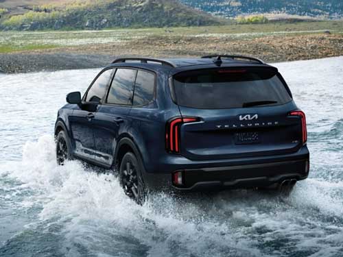 2024 KIA Telluride driving through water