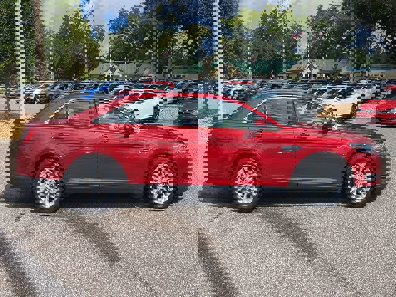 2016 Ford Taurus SEL photo 2