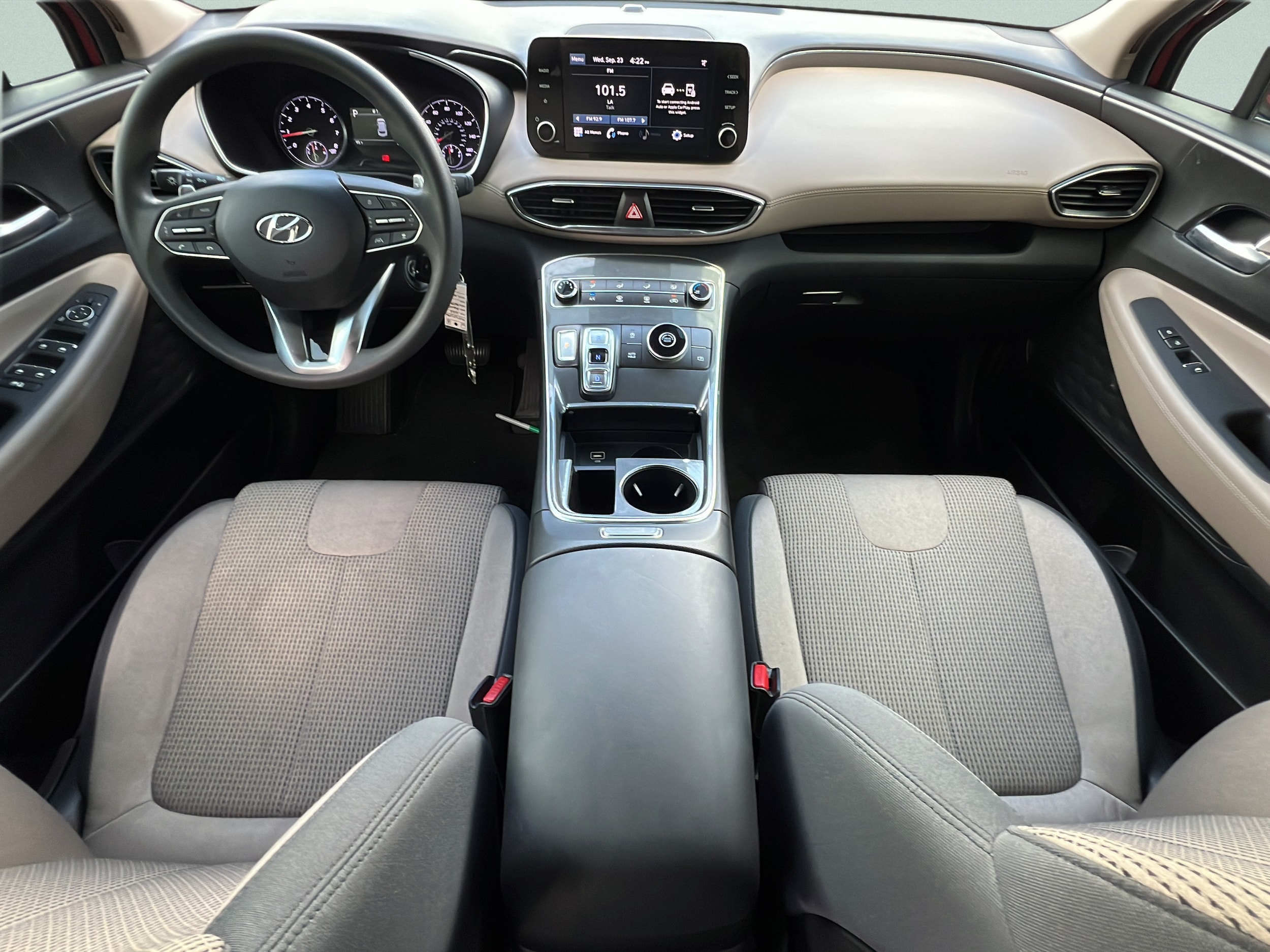 2023 Hyundai Santa Fe SE - Photo 18