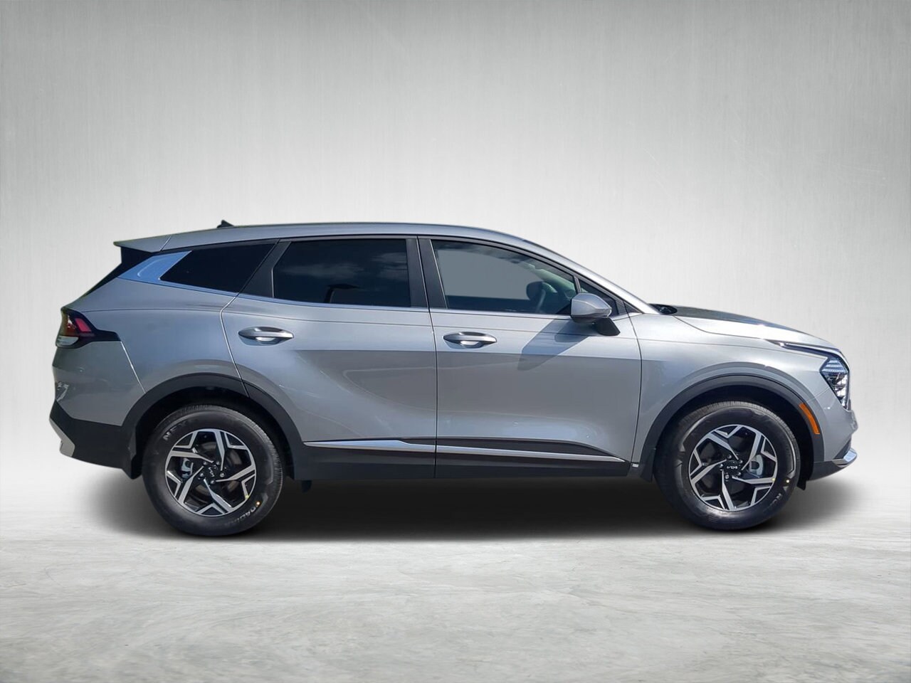 2025 Kia Sportage LX photo 2