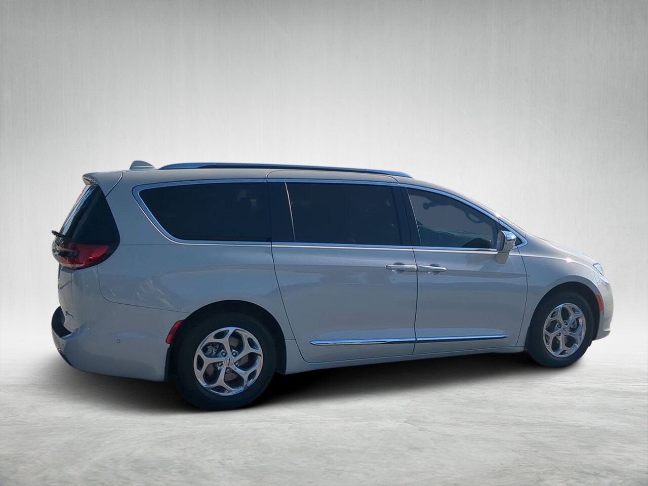 2021 Chrysler Pacifica Hybrid Limited photo 3