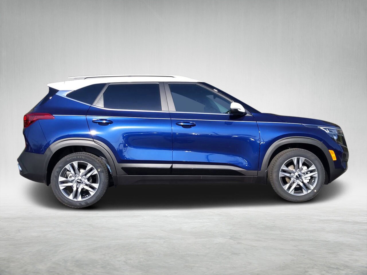 2022 Kia Seltos S photo 2