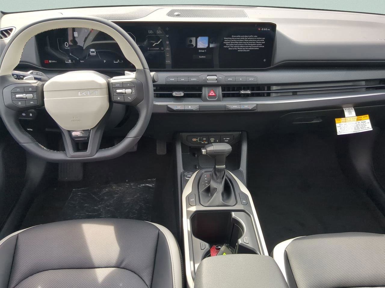 2025 Kia K4 GT-Line - Photo 13