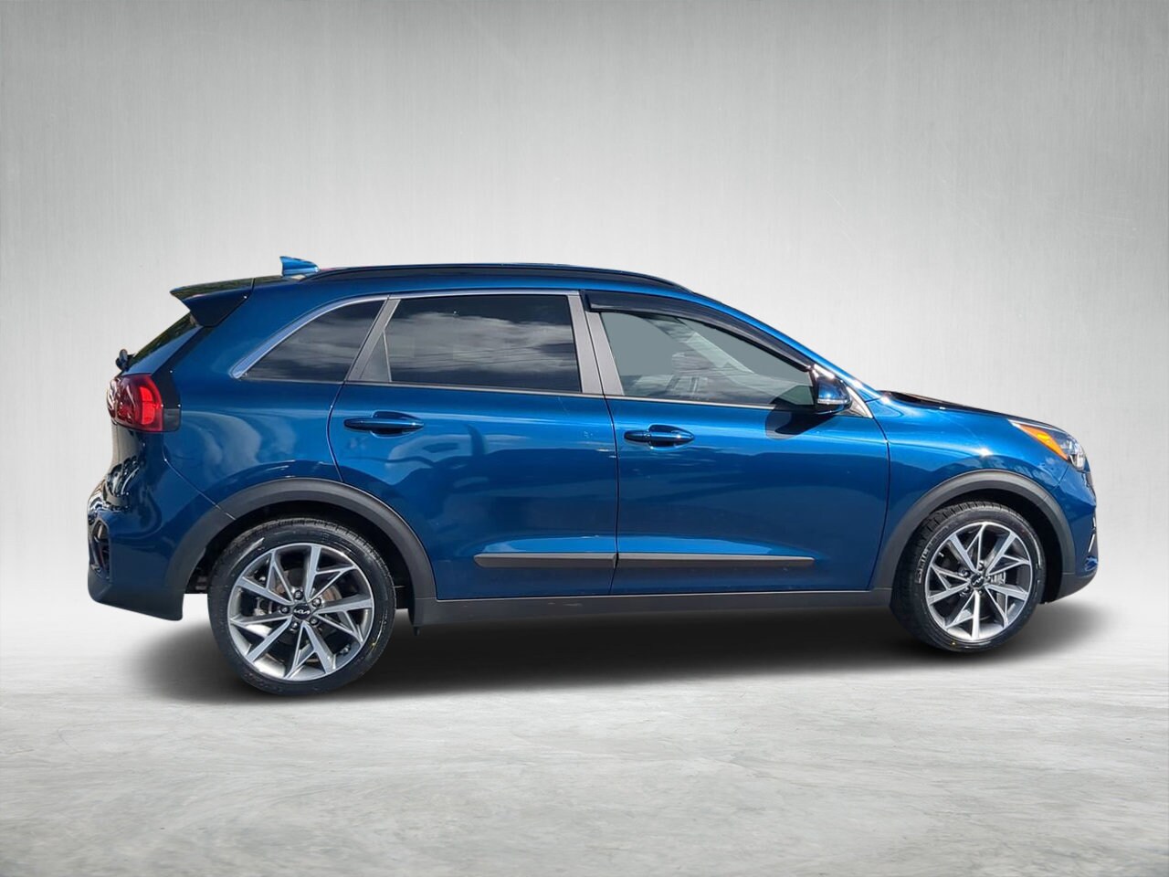 2022 Kia Niro Touring Special Edition photo 2