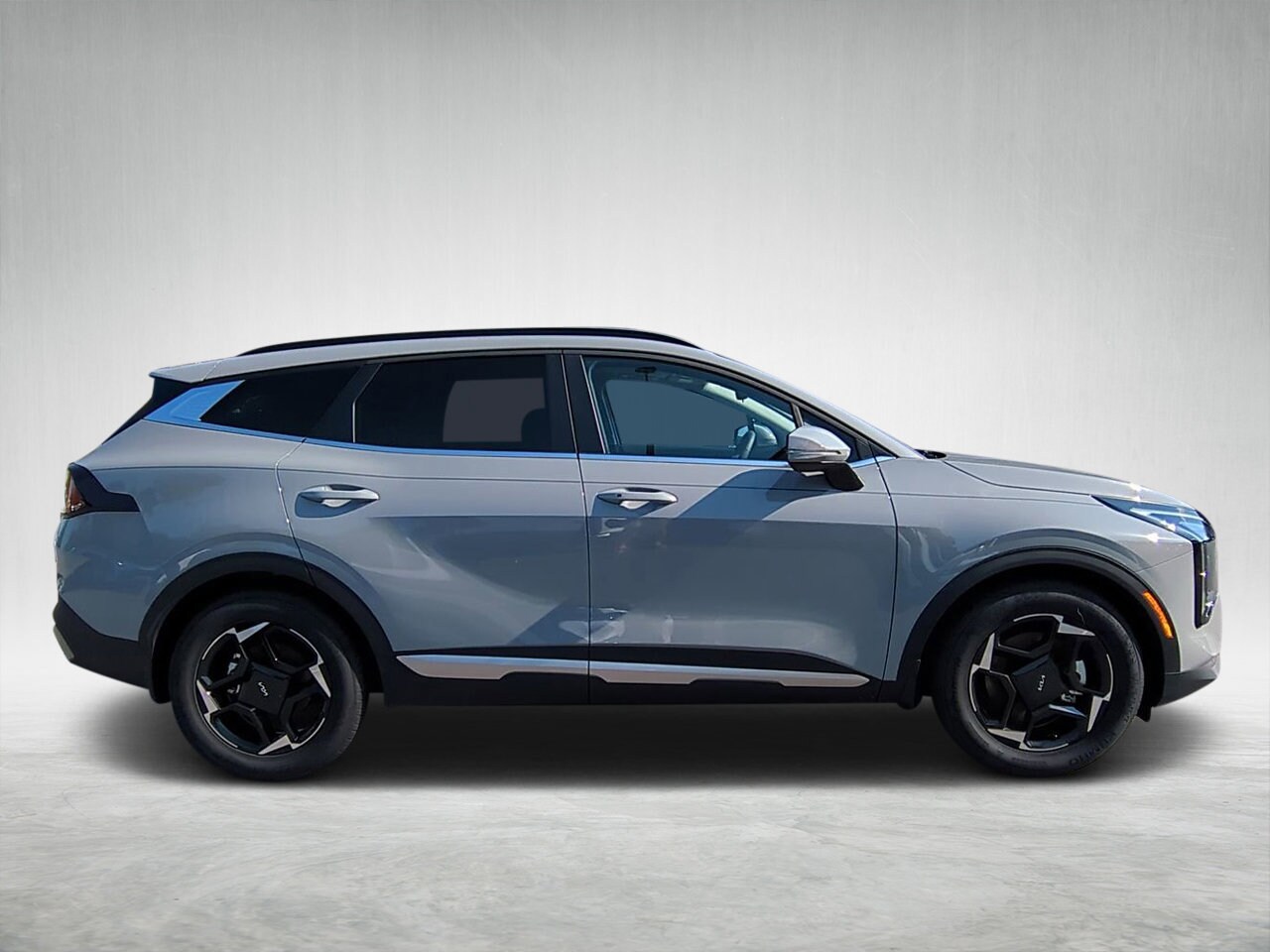 2026 Kia Sportage EX photo 2