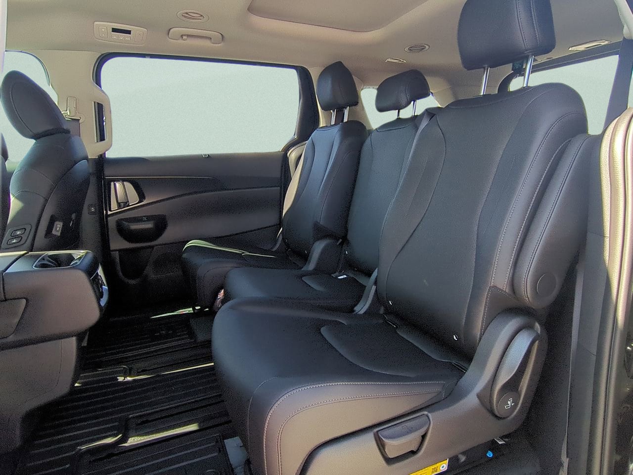 2026 Kia Carnival SX - Photo 18