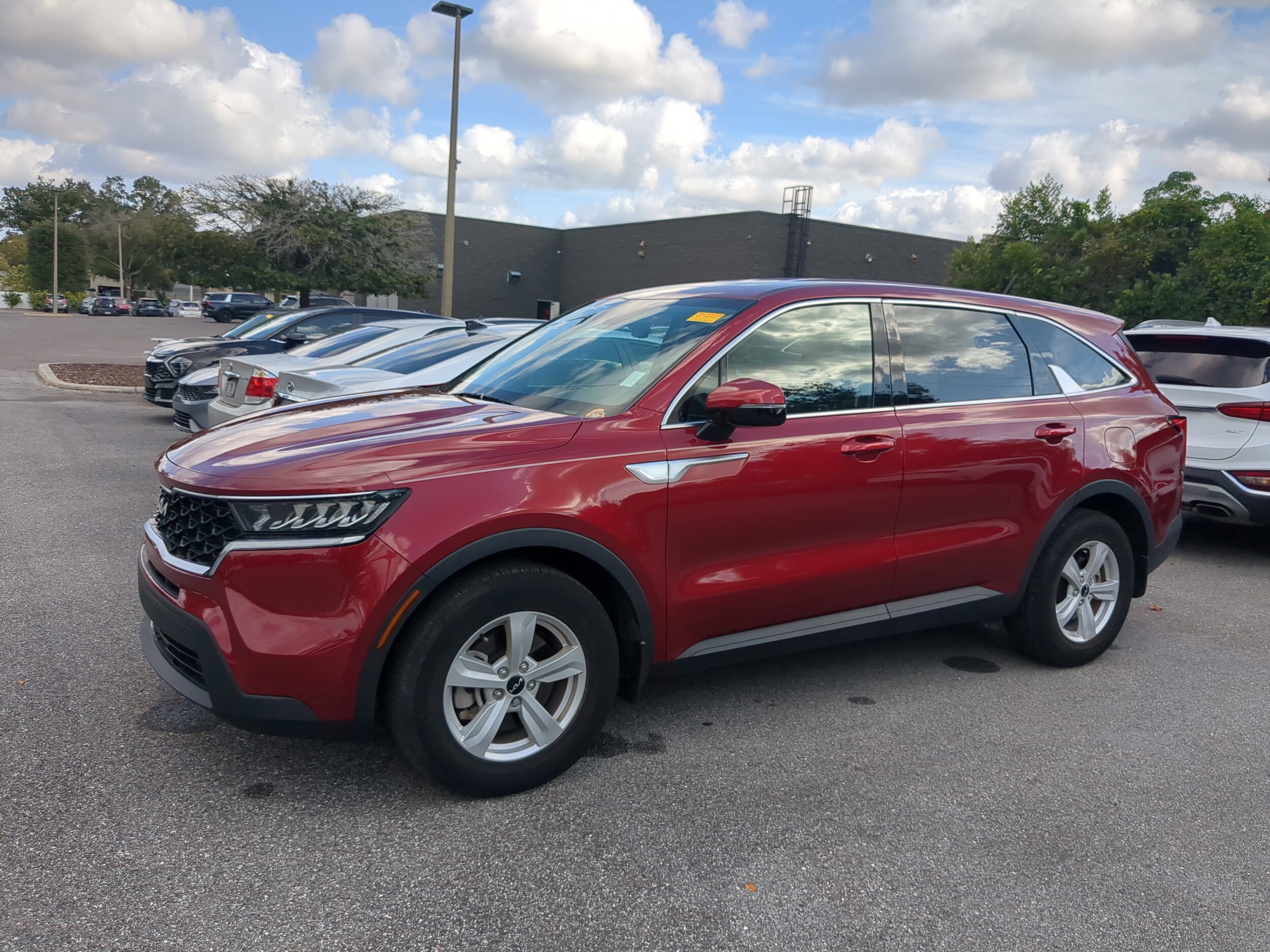 2023 Kia Sorento LX photo 2