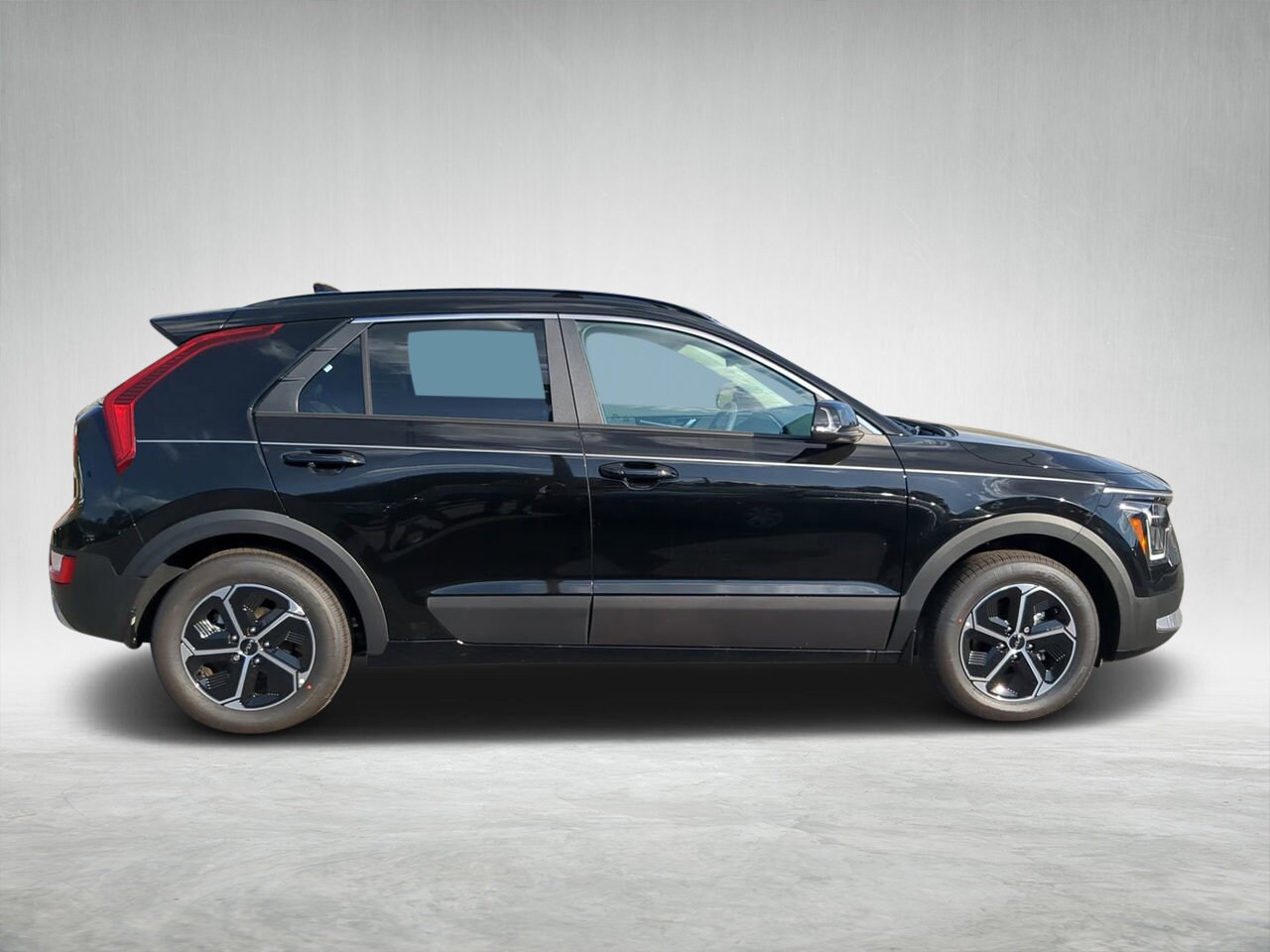 2025 Kia Niro EX photo 2
