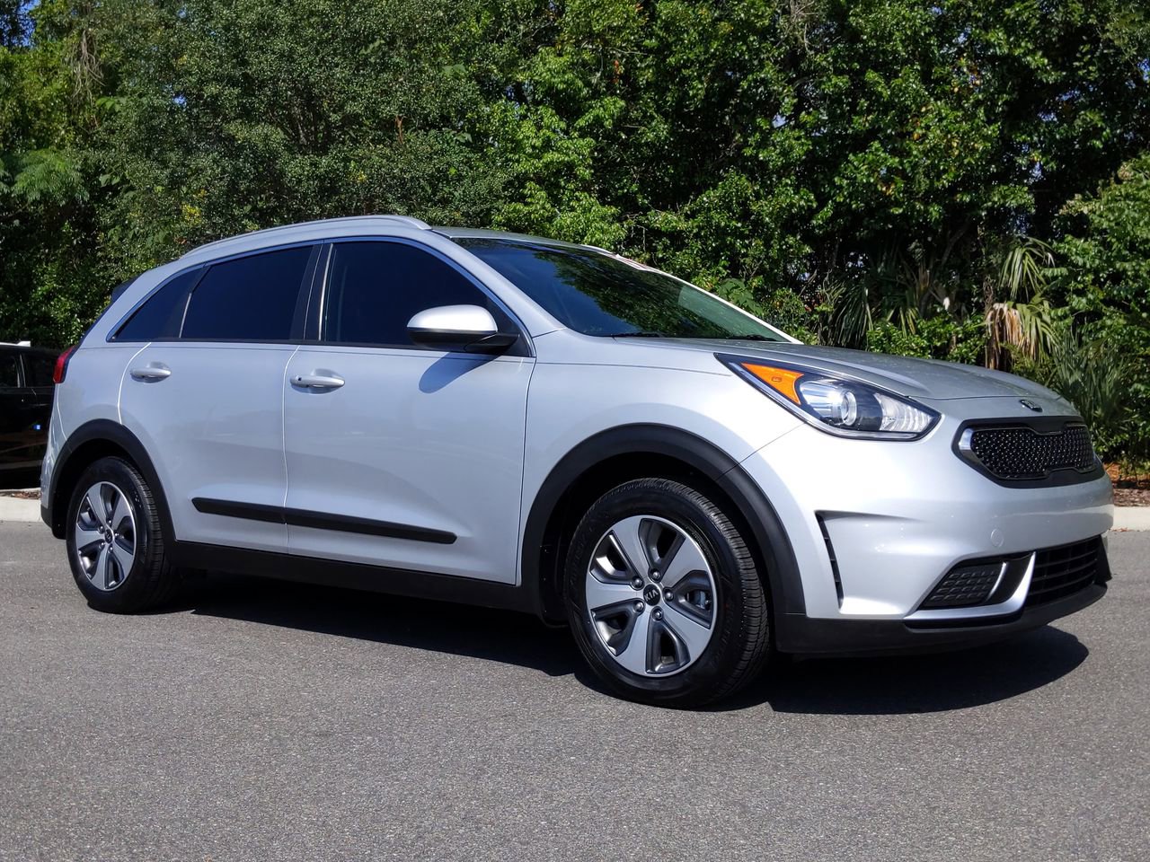 2019 Kia Niro LX's photo