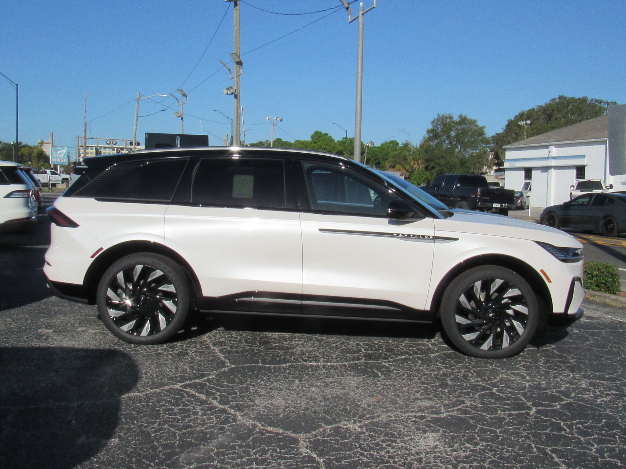 2026 Lincoln Nautilus Reserve photo 2