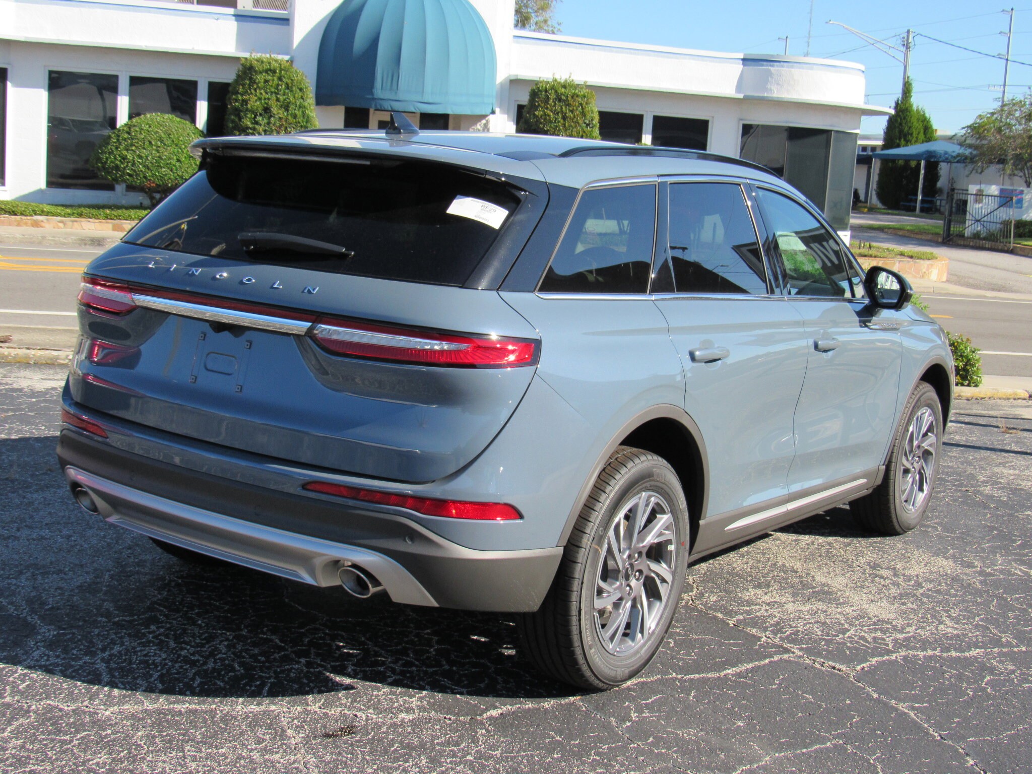 2026 Lincoln Corsair Premiere photo 3