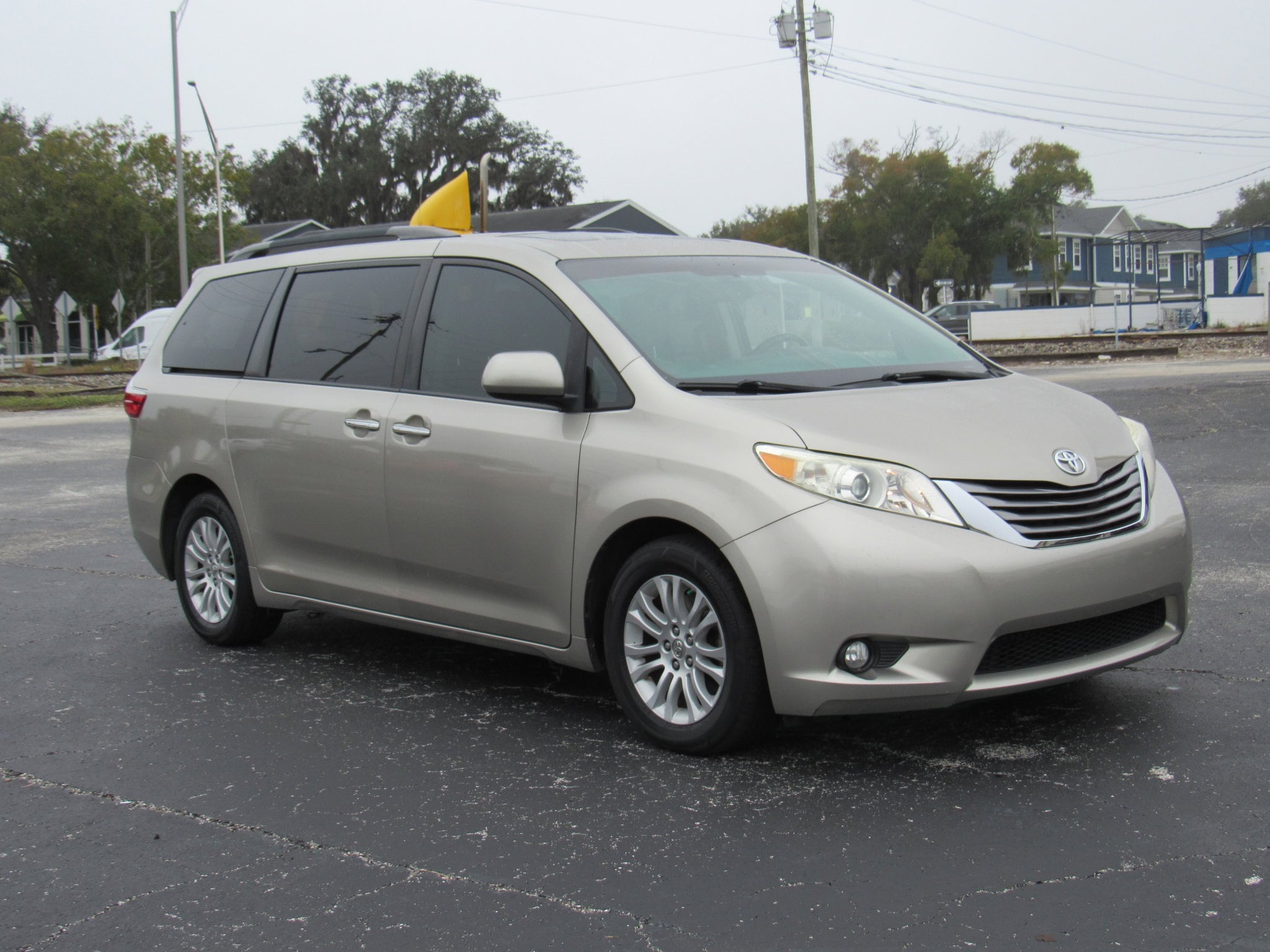 2015 Toyota Sienna XLE's photo