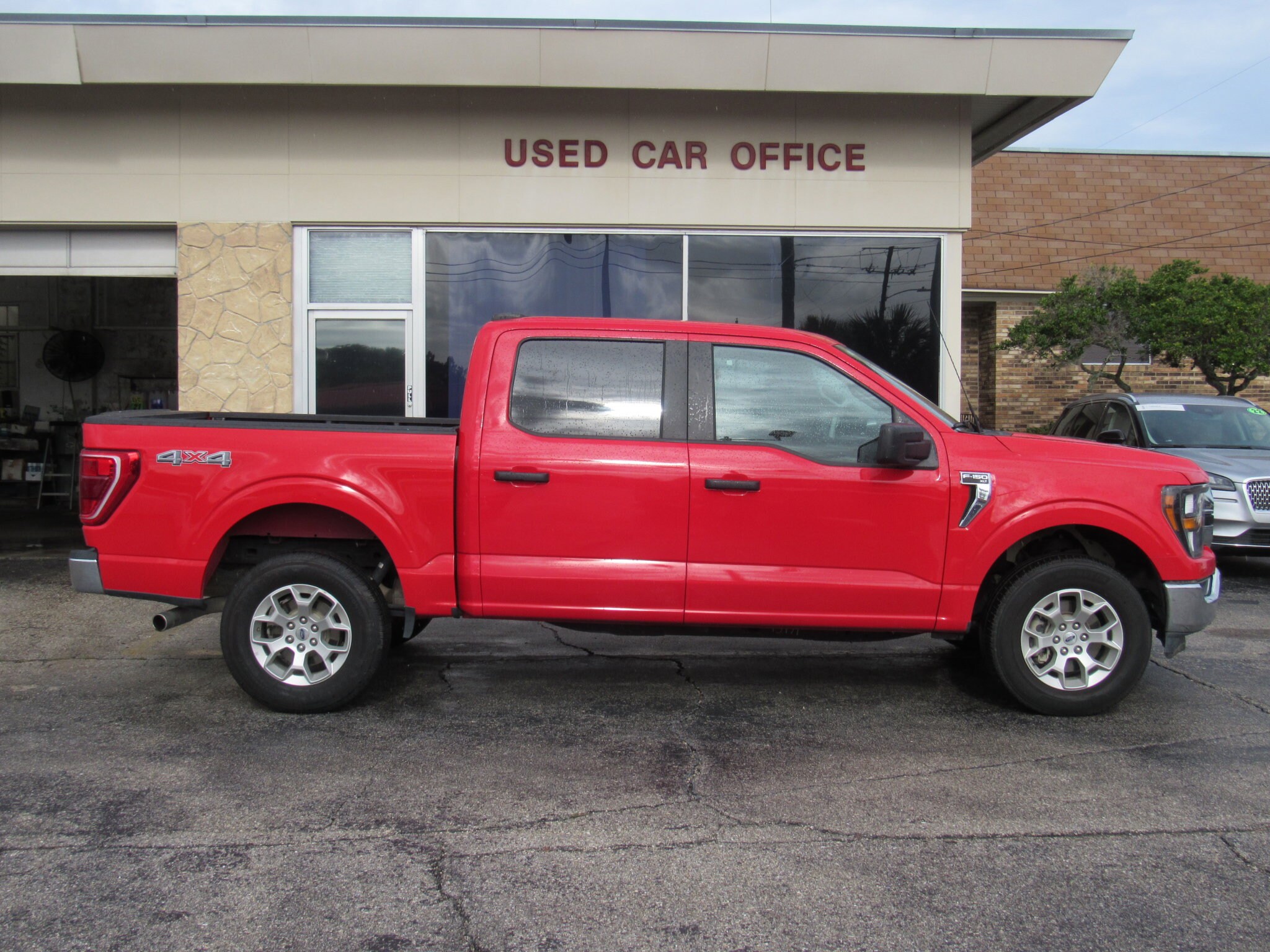 2023 Ford F-150 photo 2