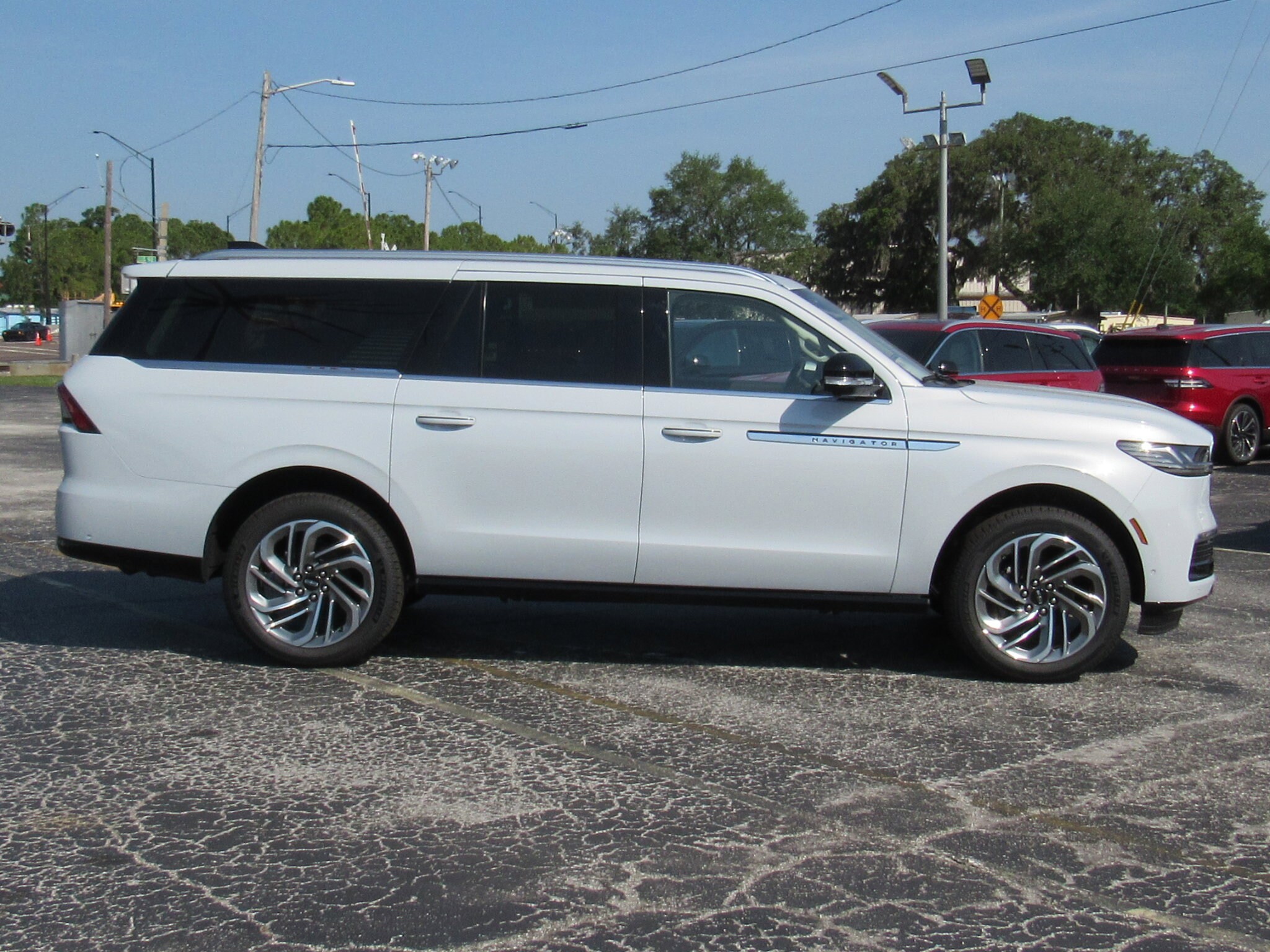2025 Lincoln Navigator L Reserve photo 2