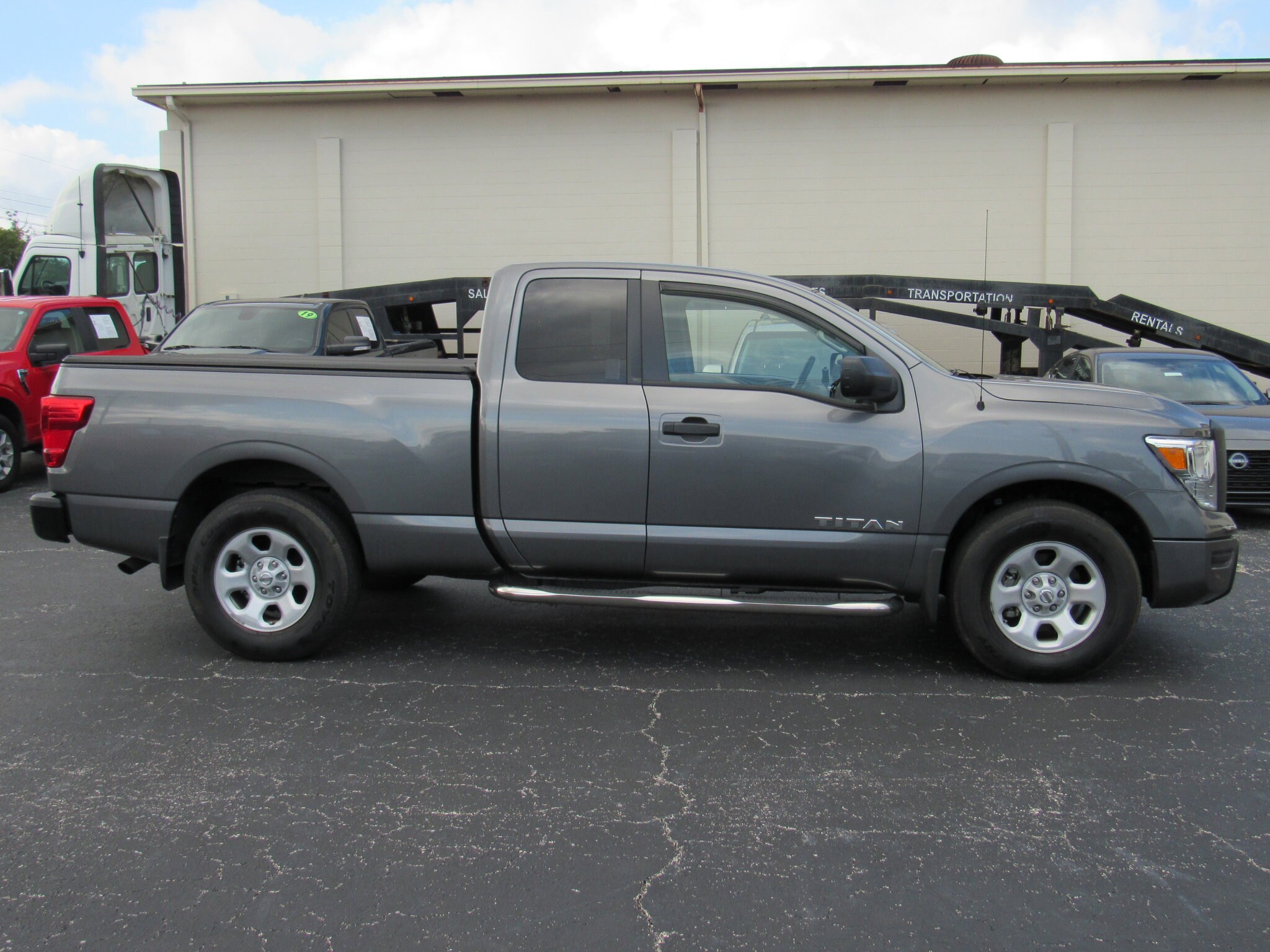 2021 Nissan Titan King Cab photo 2