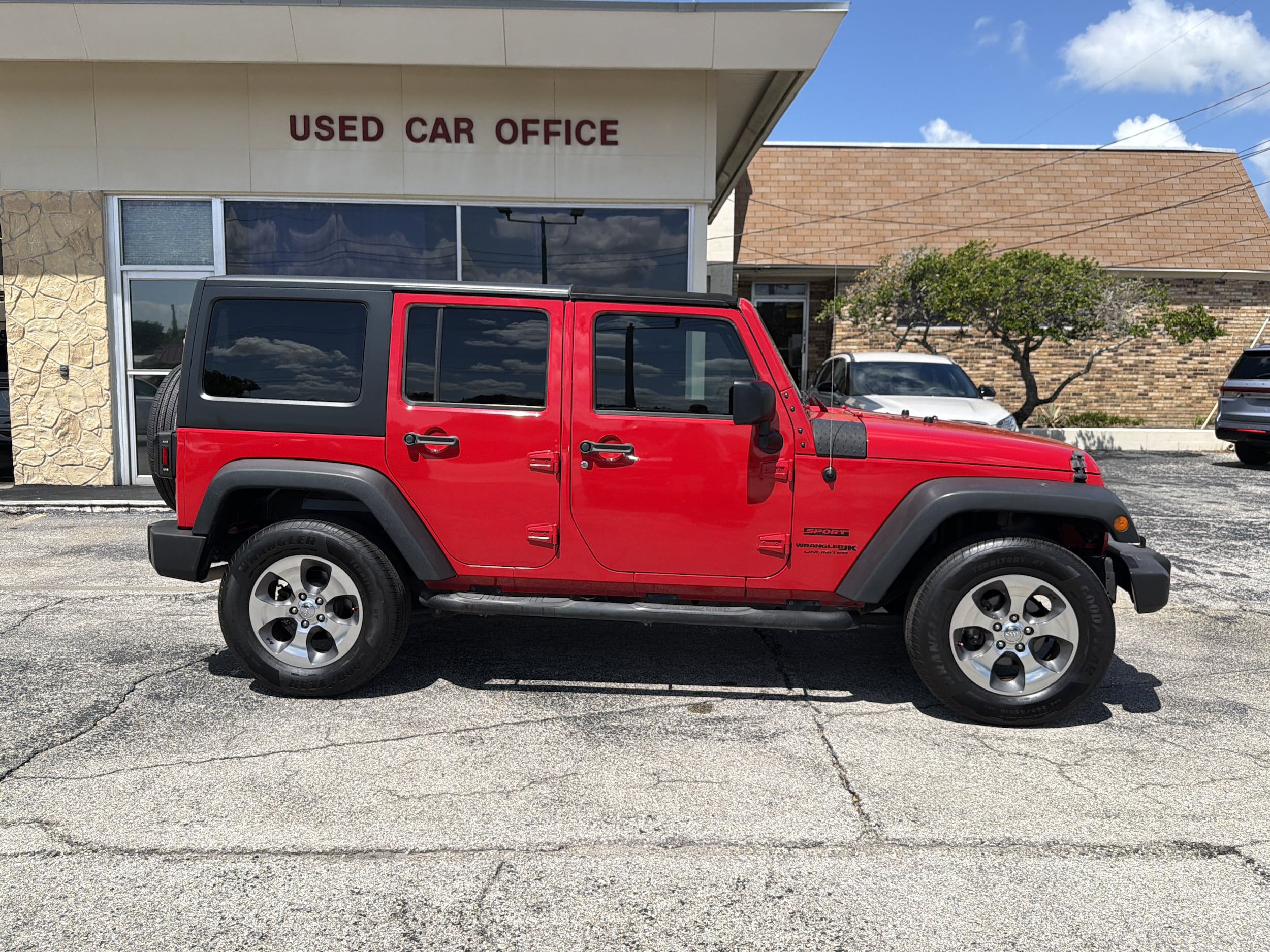 Used 2018 Jeep Wrangler JK Unlimited Sport S with VIN 1C4BJWDG0JL886563 for sale in Lakeland, FL