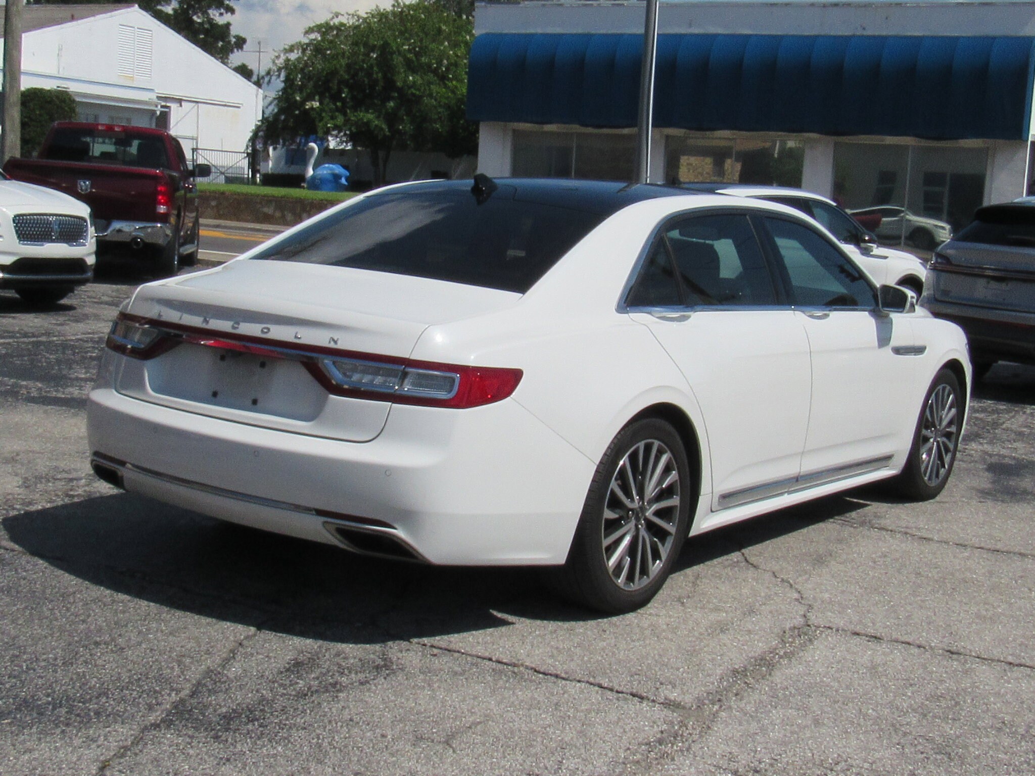 2020 Lincoln Continental Standard photo 3