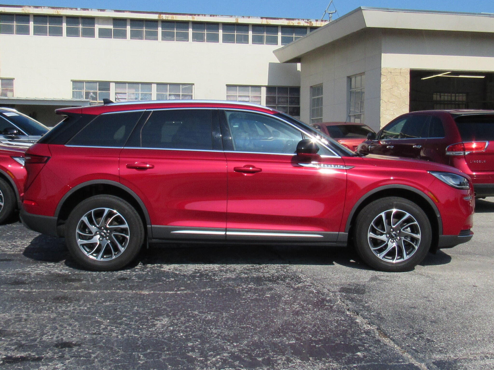2022 Lincoln Corsair Standard photo 2