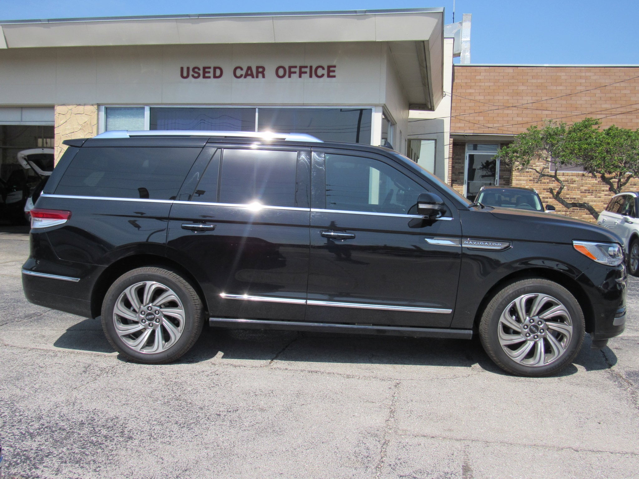 Certified 2023 Lincoln Navigator Reserve with VIN 5LMJJ2LG9PEL16511 for sale in Lakeland, FL