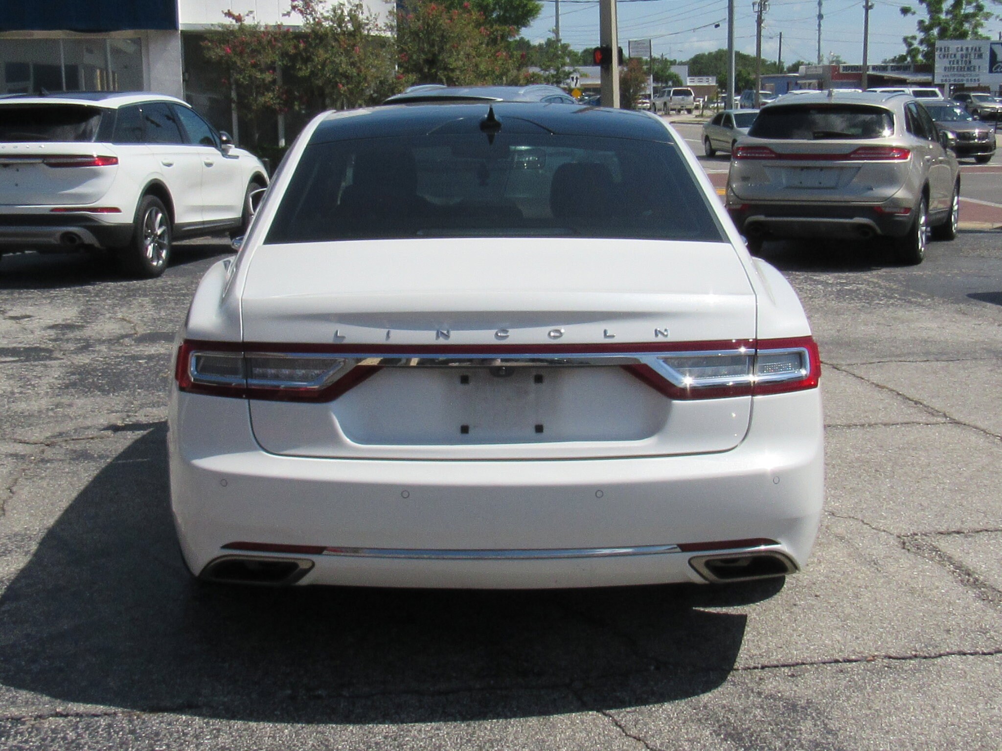 2020 Lincoln Continental Standard photo 4