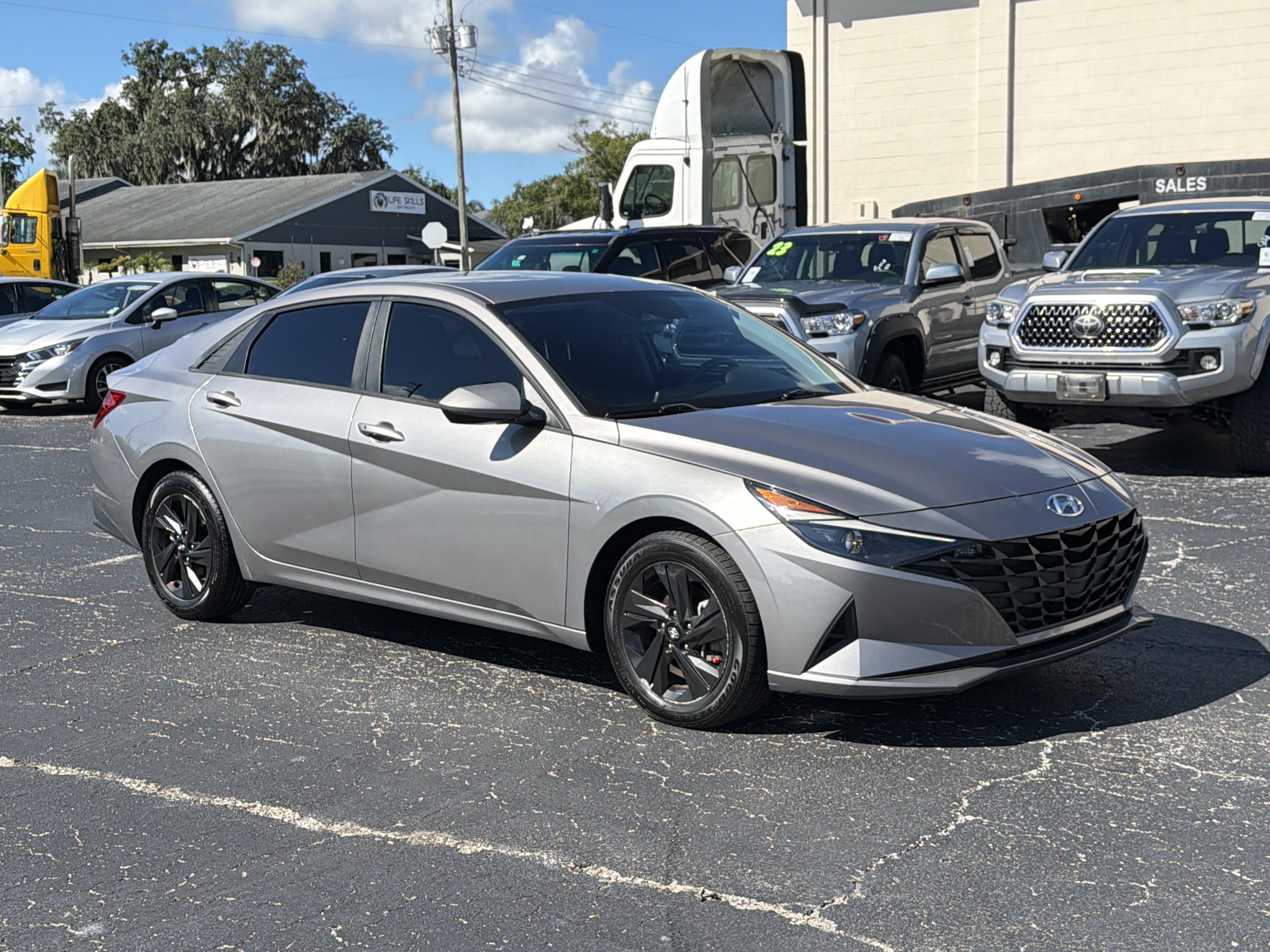  Hyundai Elantra
