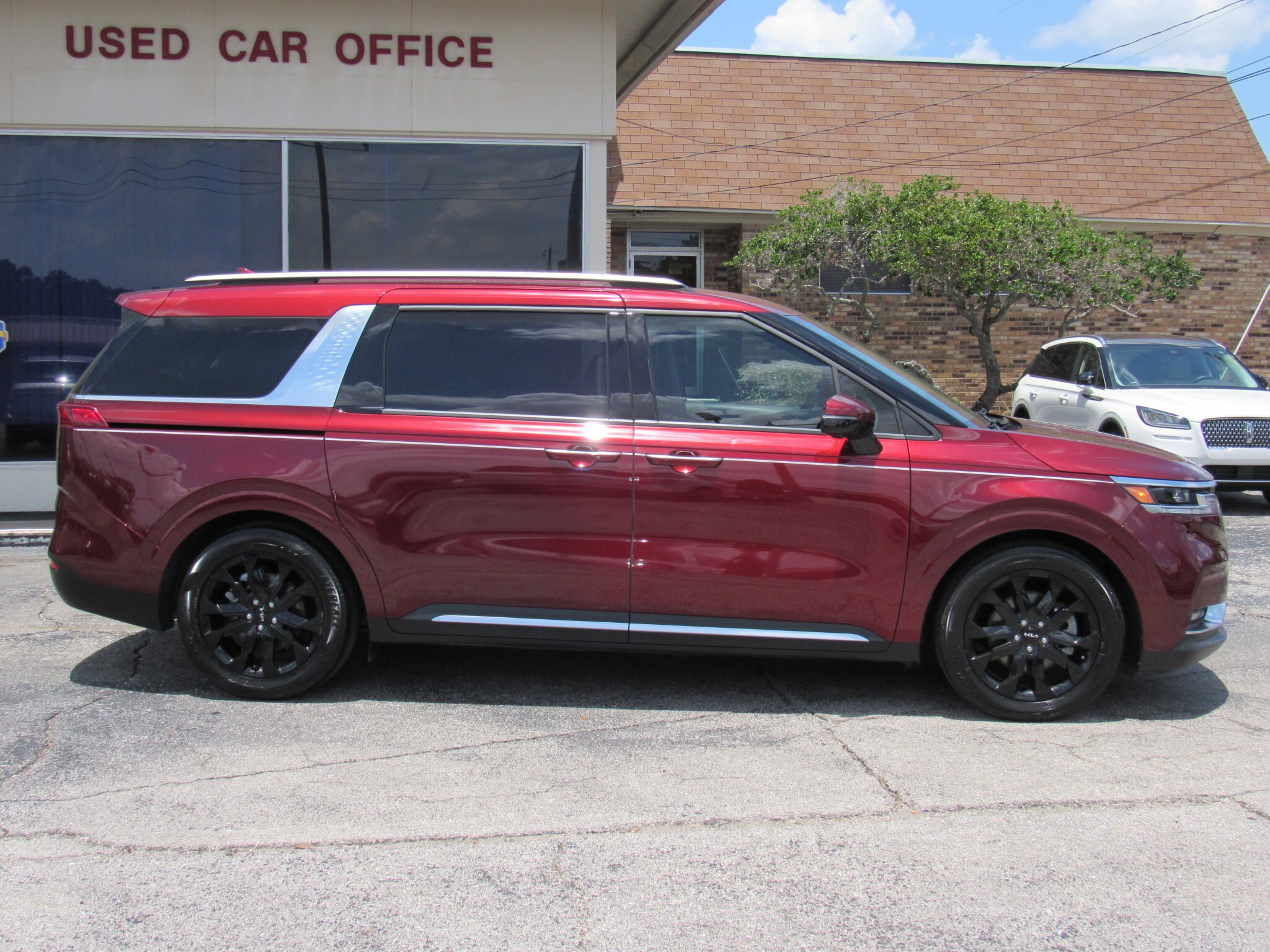 Used 2022 Kia Carnival SX with VIN KNDNE5H30N6082030 for sale in Lakeland, FL