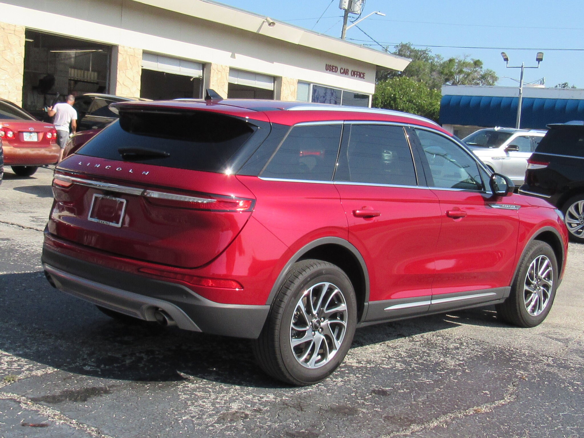 2022 Lincoln Corsair Standard photo 3