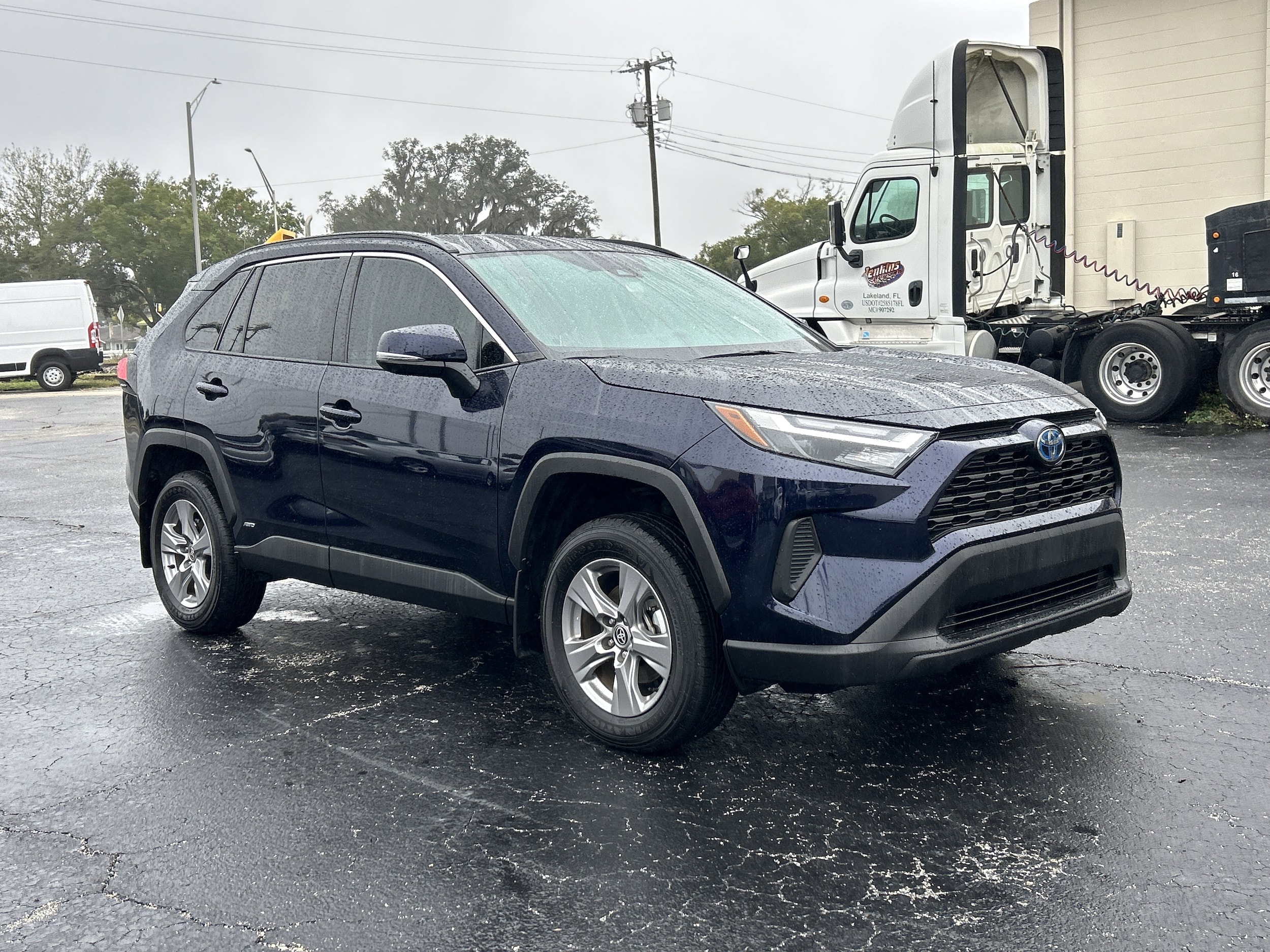 2024 Toyota RAV4 XLE's photo