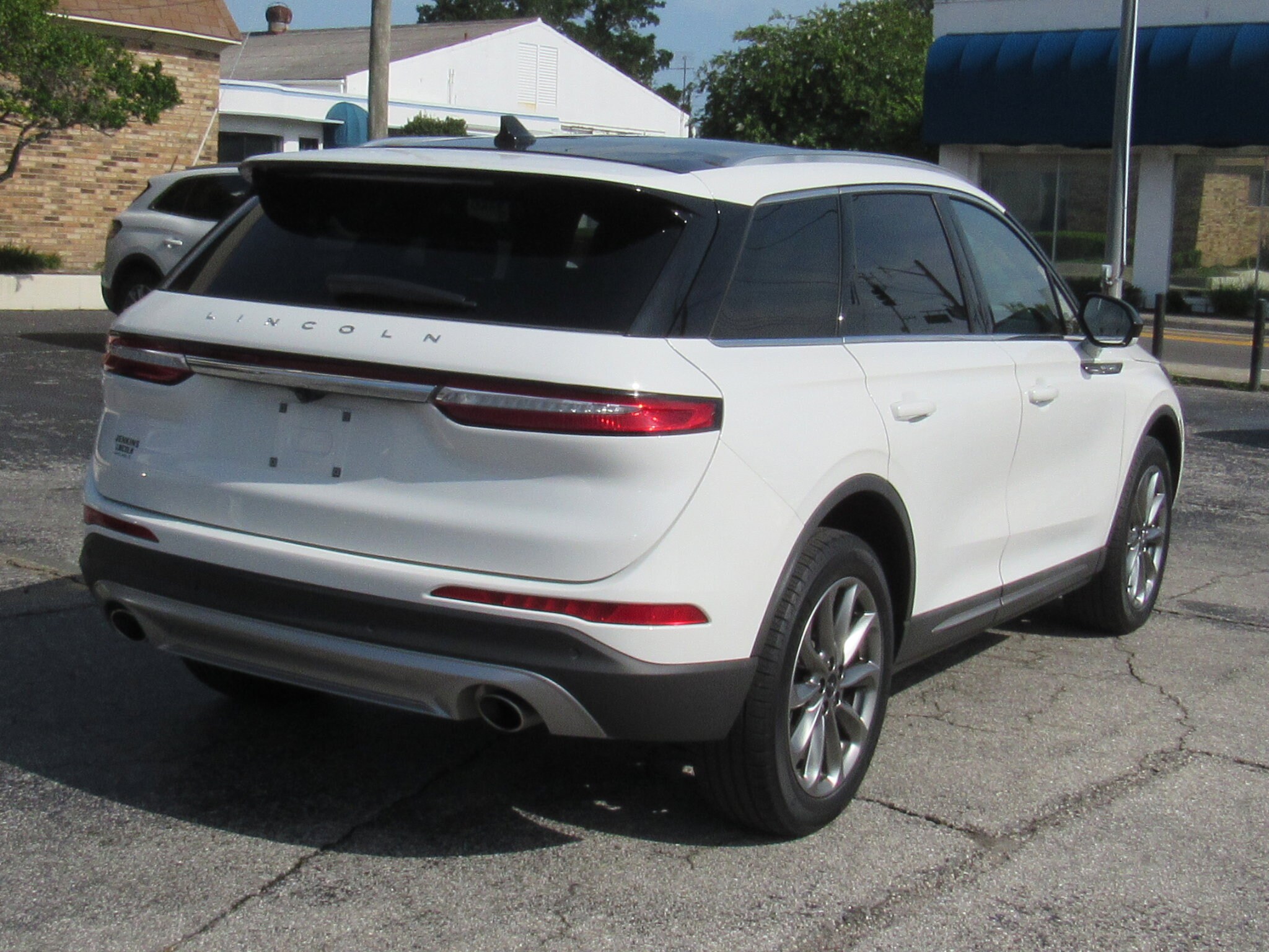 2021 Lincoln Corsair Standard photo 3