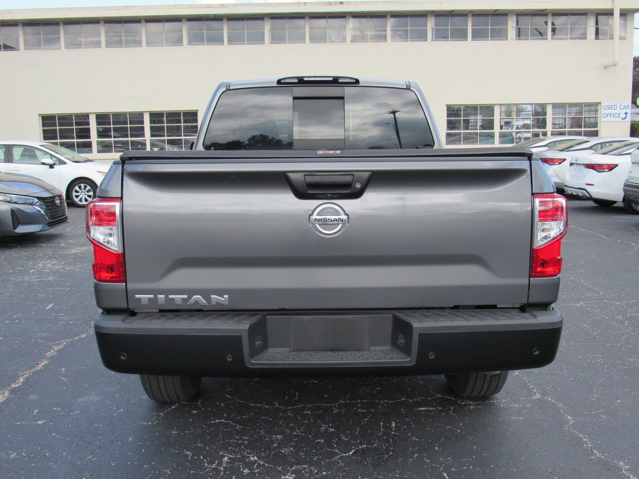 2021 Nissan Titan King Cab photo 4