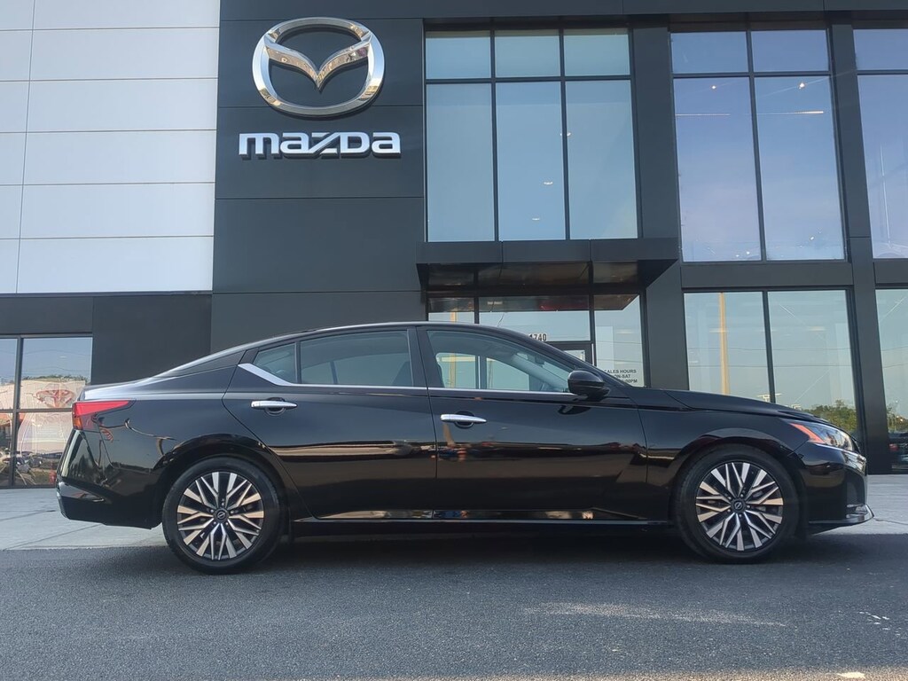 Used 2023 Nissan Altima 2.5 SV Sedan