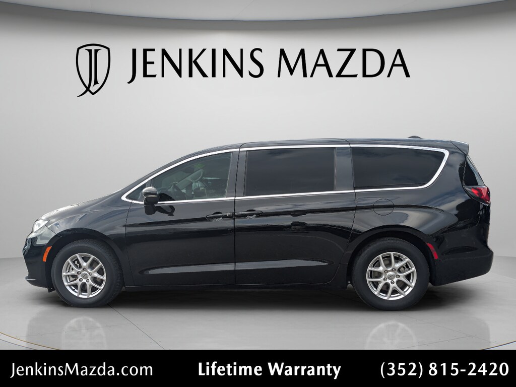 Used 2024 Chrysler Pacifica Touring L Minivan/Van