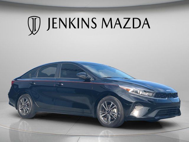 2023 Kia Forte LXS AT's photo