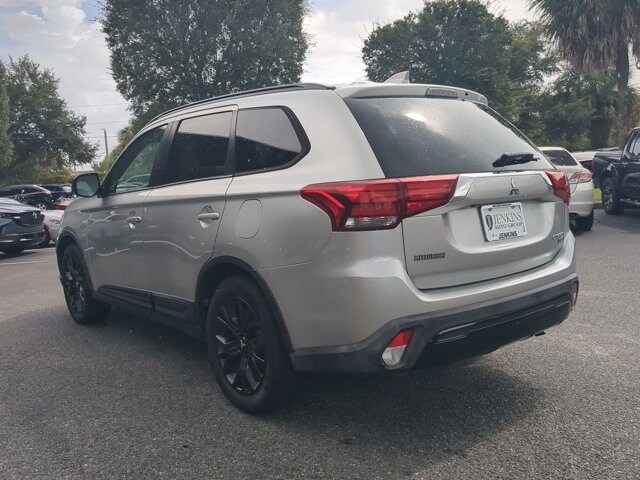 2019 Mitsubishi Outlander LE photo 3
