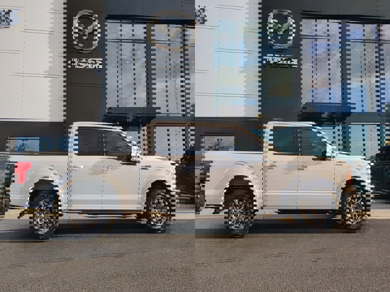 2020 Ford F-150 Lariat photo 2