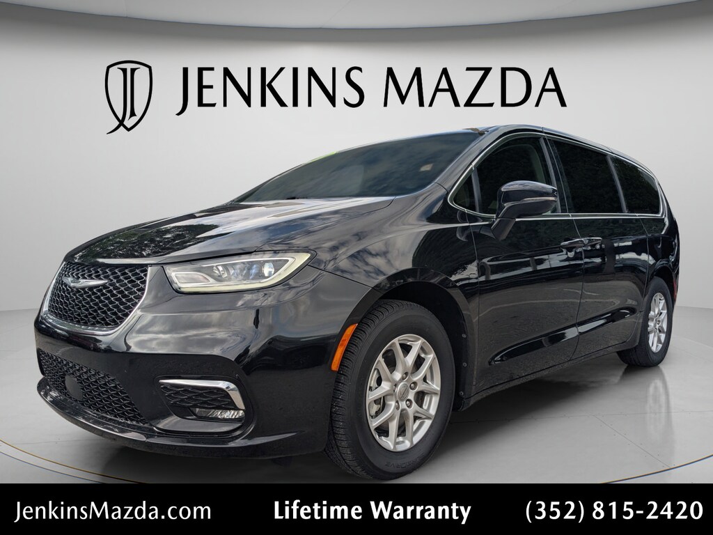 Used 2024 Chrysler Pacifica Touring L Minivan/Van