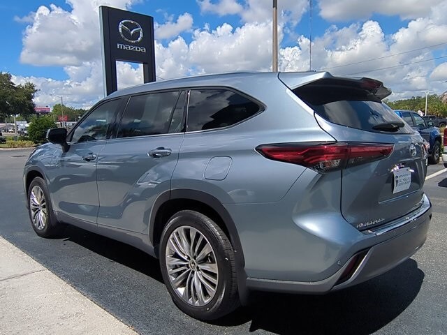 2023 Toyota Highlander L photo 4